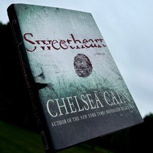 Hardcover BOOK by Chelsea Cain “SWEETHEART” detective/mystery